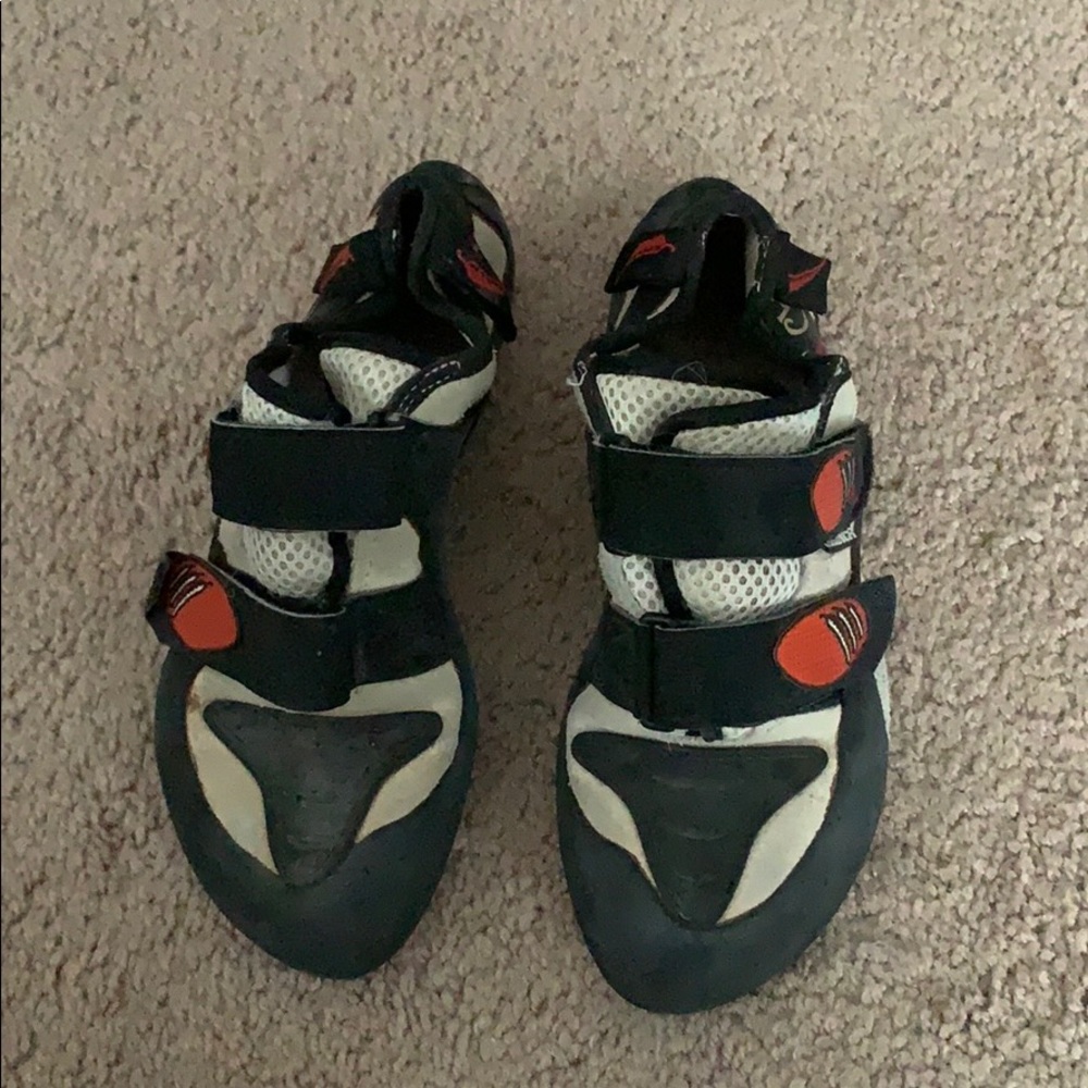 Chili Rockclimbing Shoes